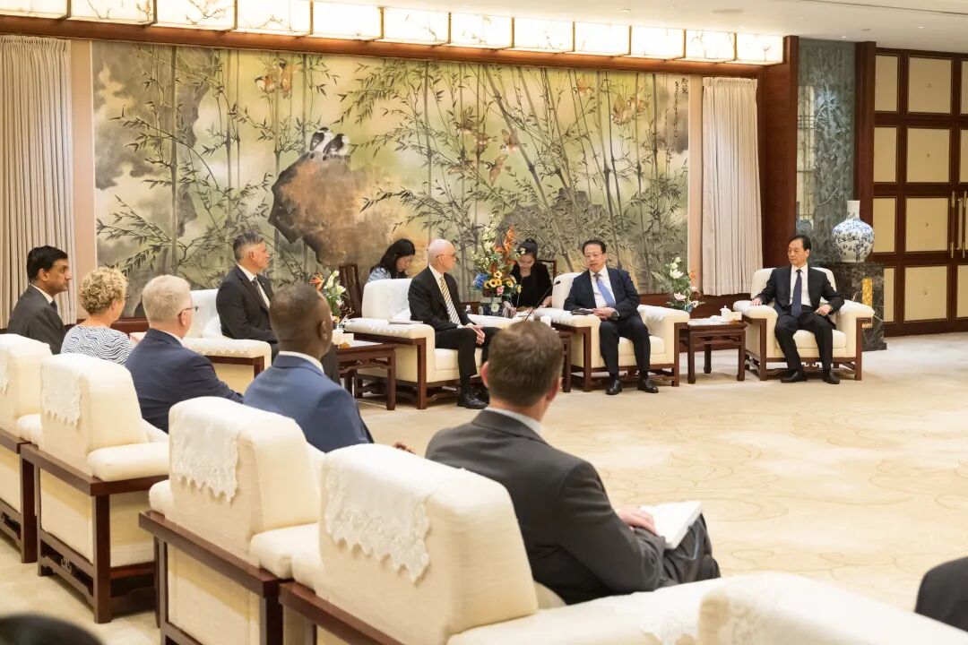 龚正会见美国国会众议员代表团史密斯一行